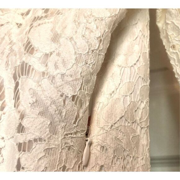 VINCE CAMUTO - L Sz Med Ivory Lace Long-Sleeve Lined Blouse w/Bell Sleeves. EUC - Picture 10 of 12